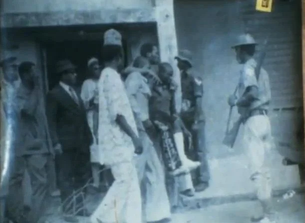 Fela being rushed to the hospital after he was beaten by soldiers